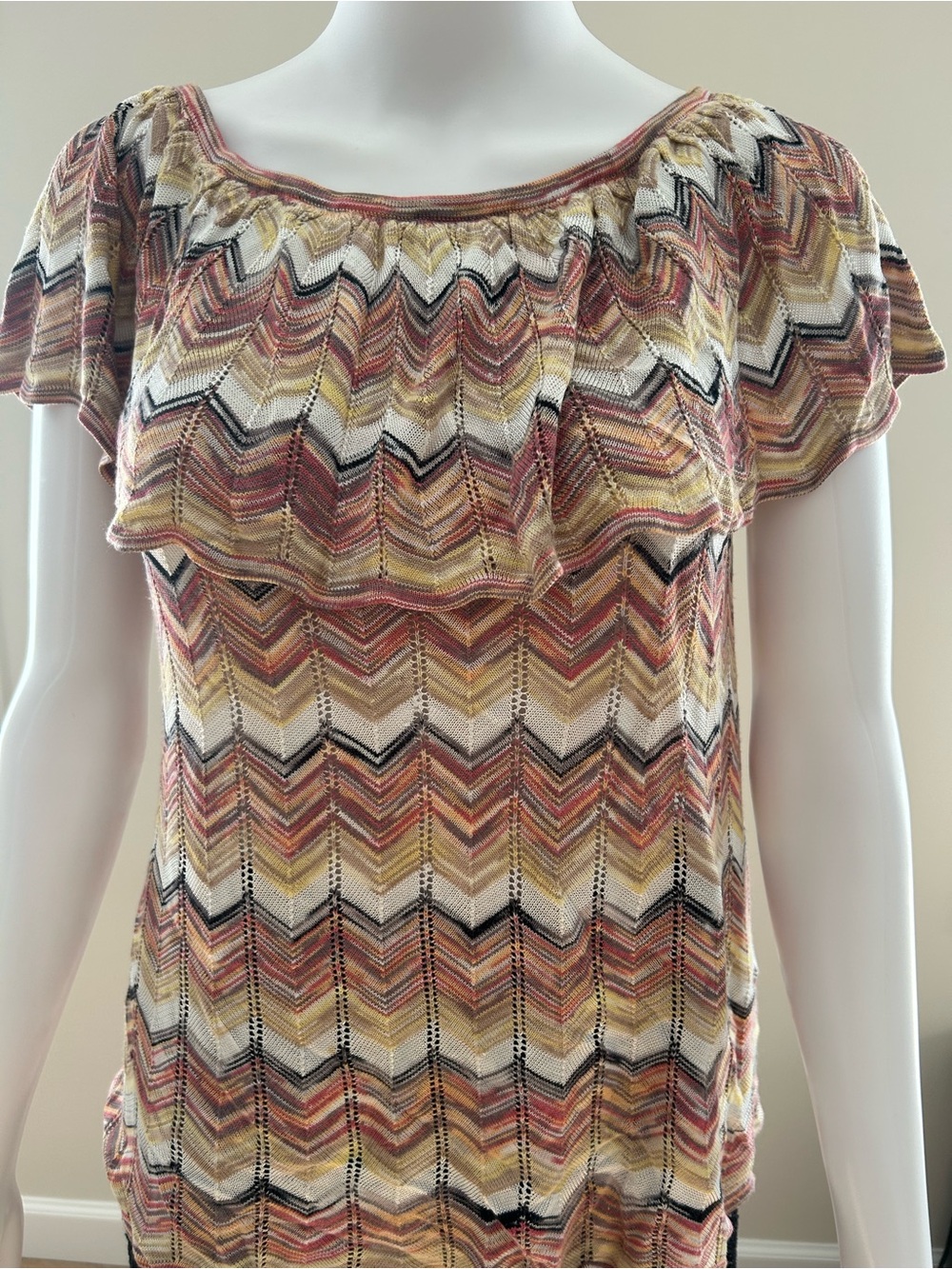 White House Black Market Chevron Top

Excellent Condition
